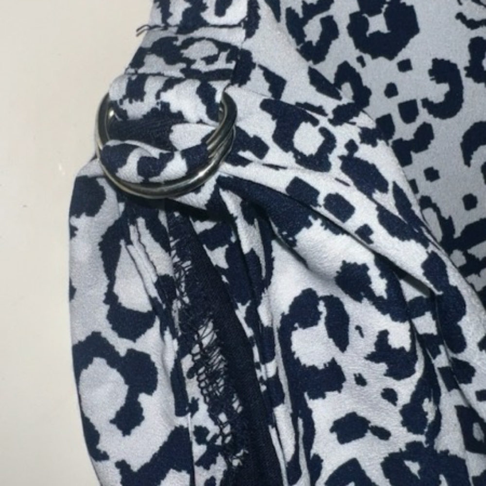 Blue and white abstract blouse by Per Seption Concept - Picture 5 of 6